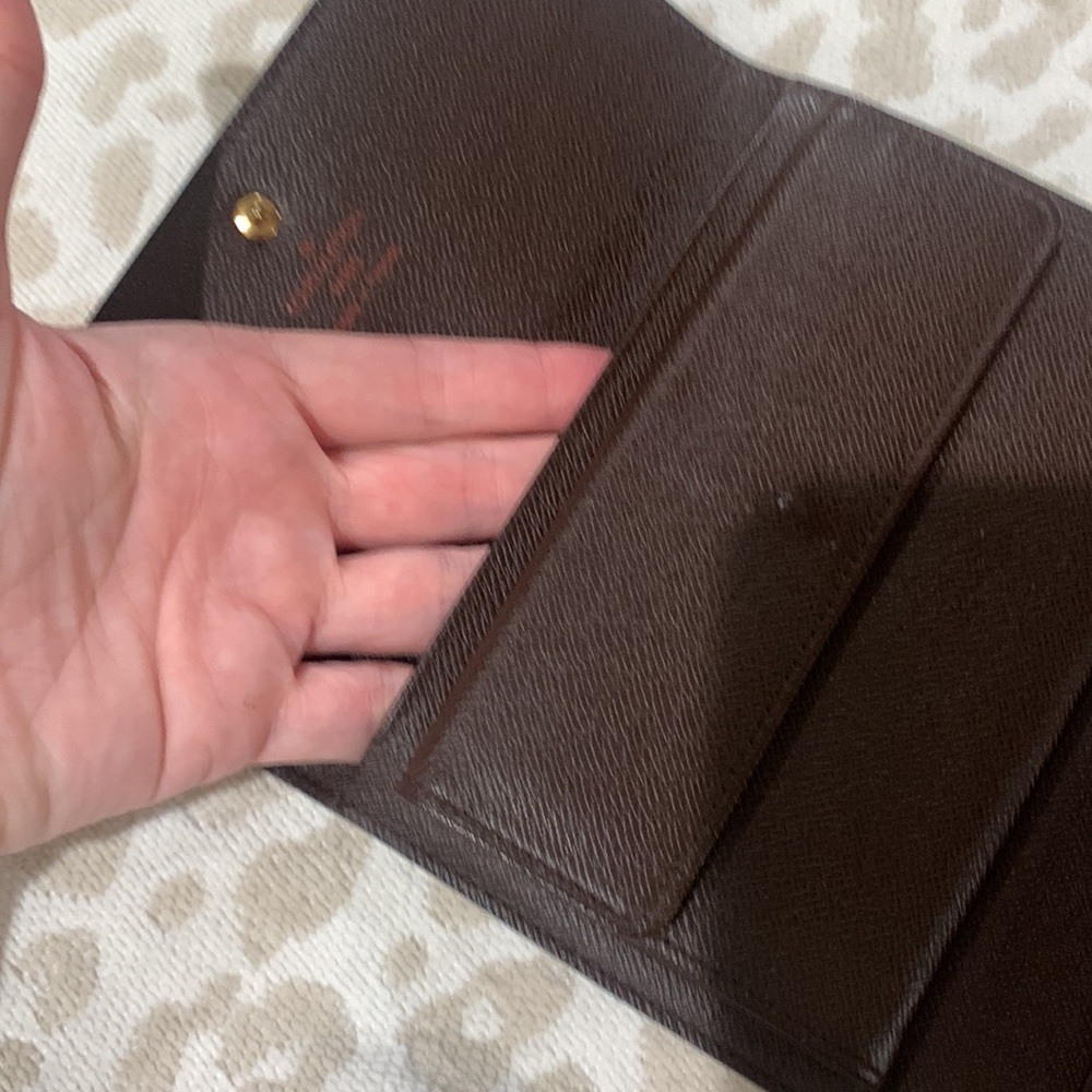 LOUIS VUITTON
Damier Ebene Alexandra Wallet - Picture 14 of 17